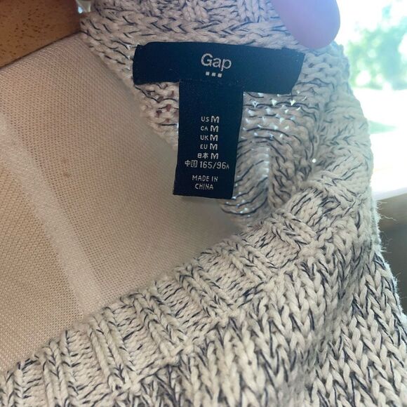 GAP Sweater  - Picture 4 of 4